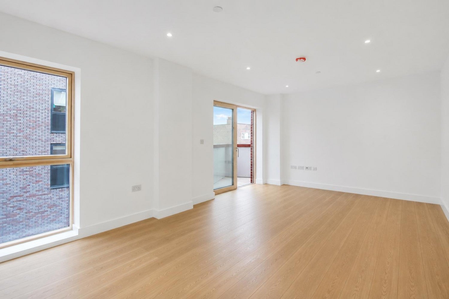 Flat Kingsland Road in Greater London