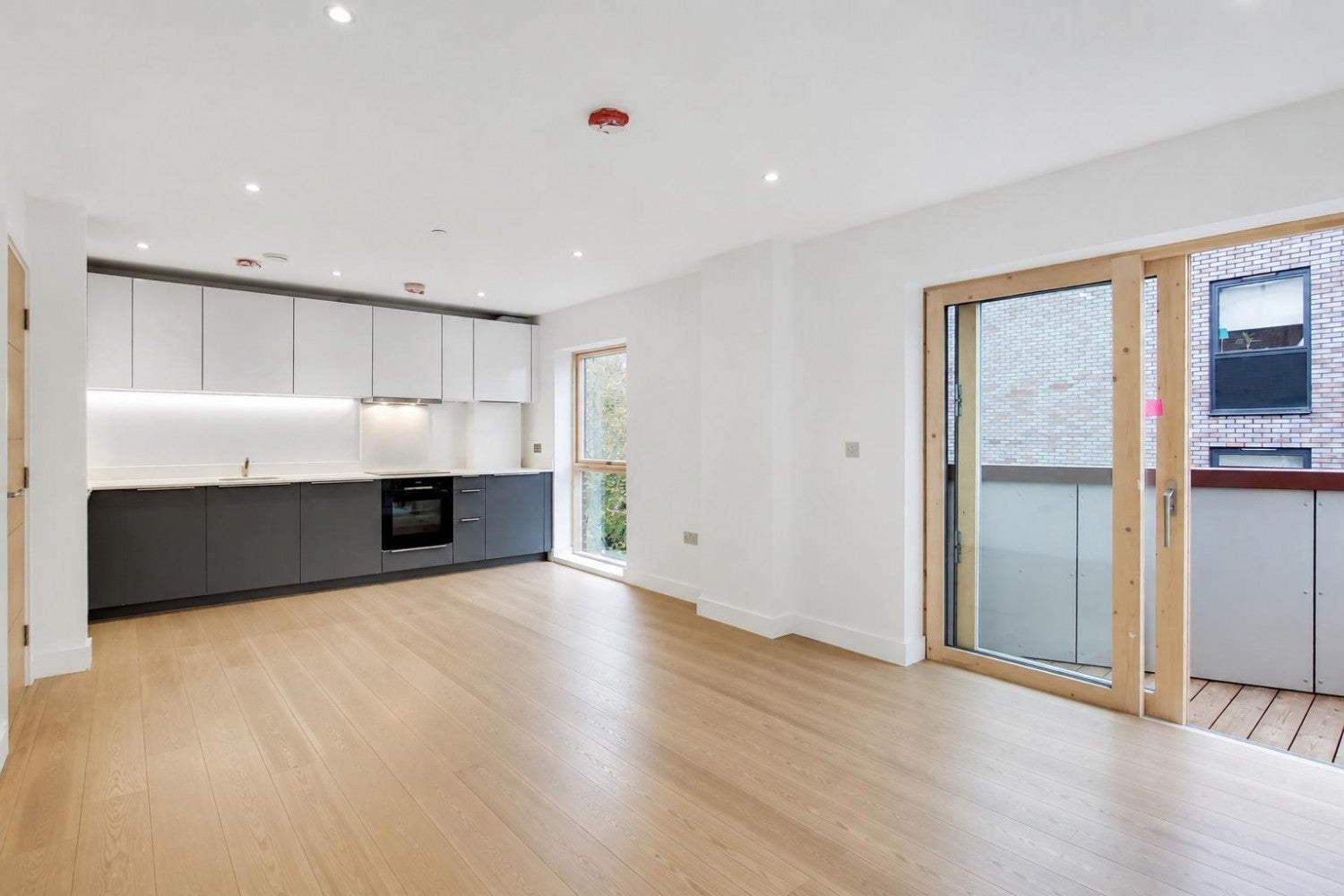 Flat Kingsland Road in Greater London