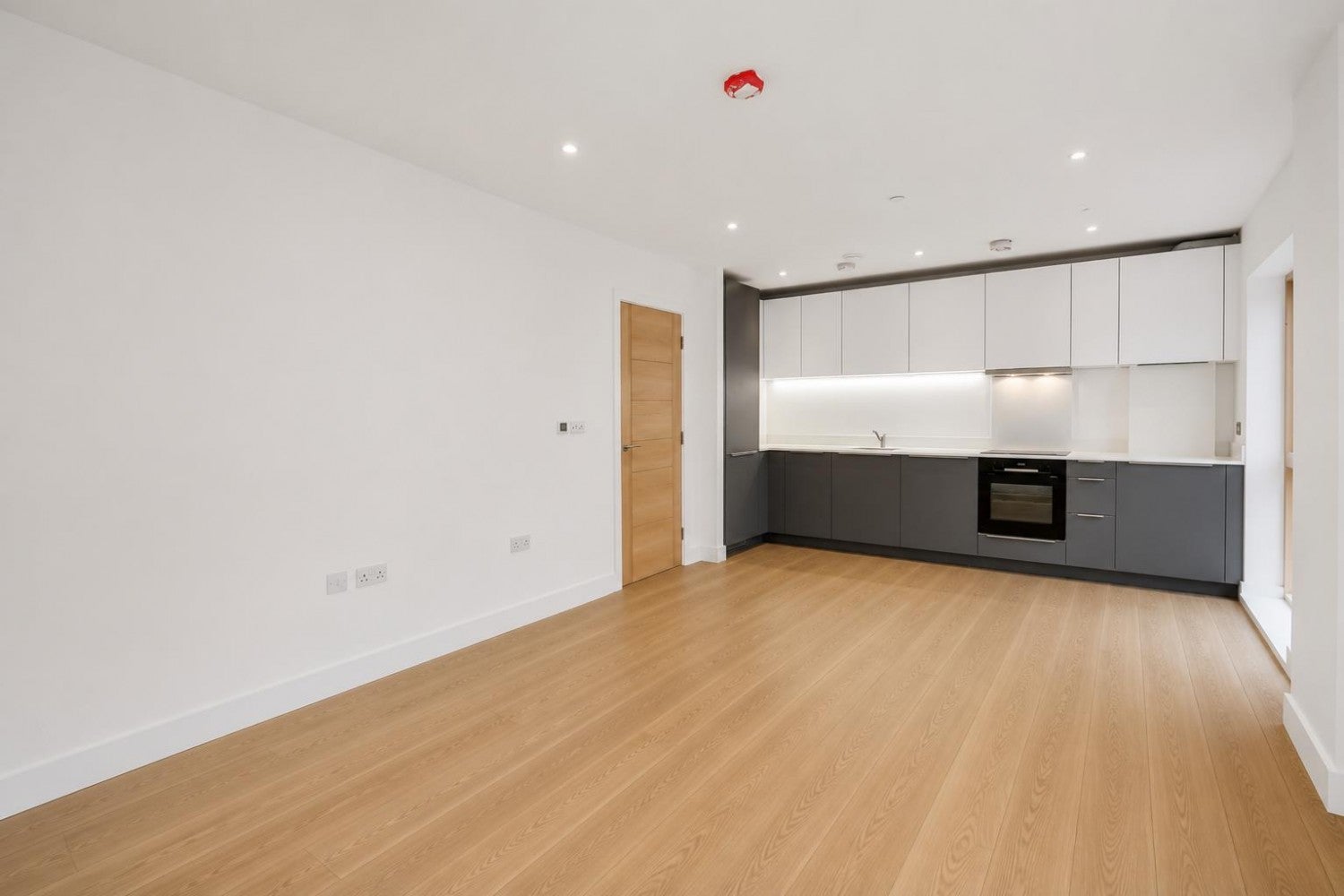Flat Kingsland Road in Greater London