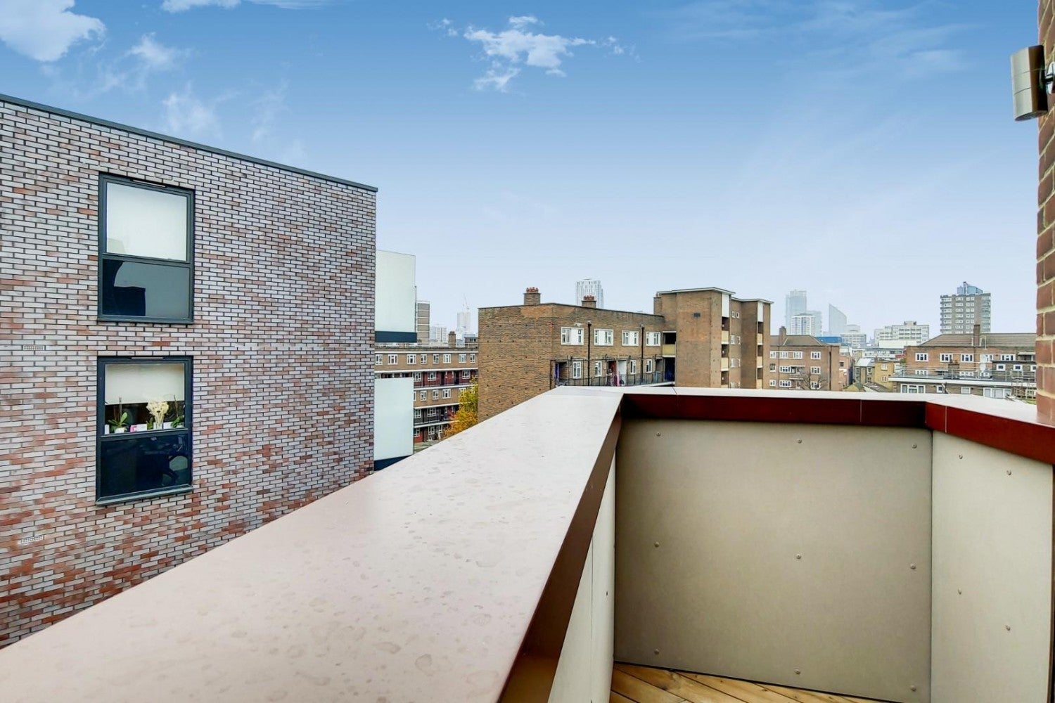 Flat Kingsland Road in Greater London