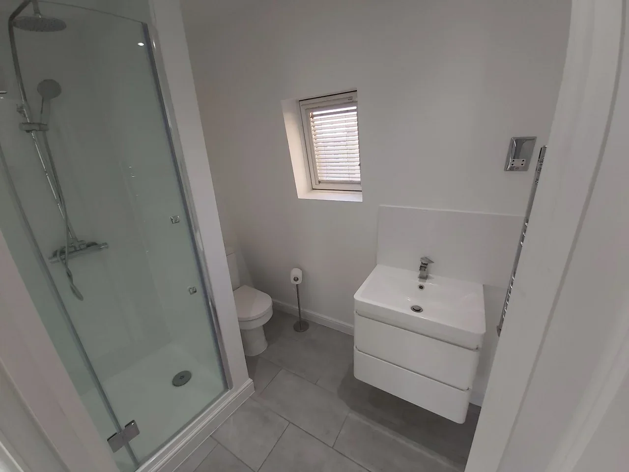 Flat Storers Quay in Greater London