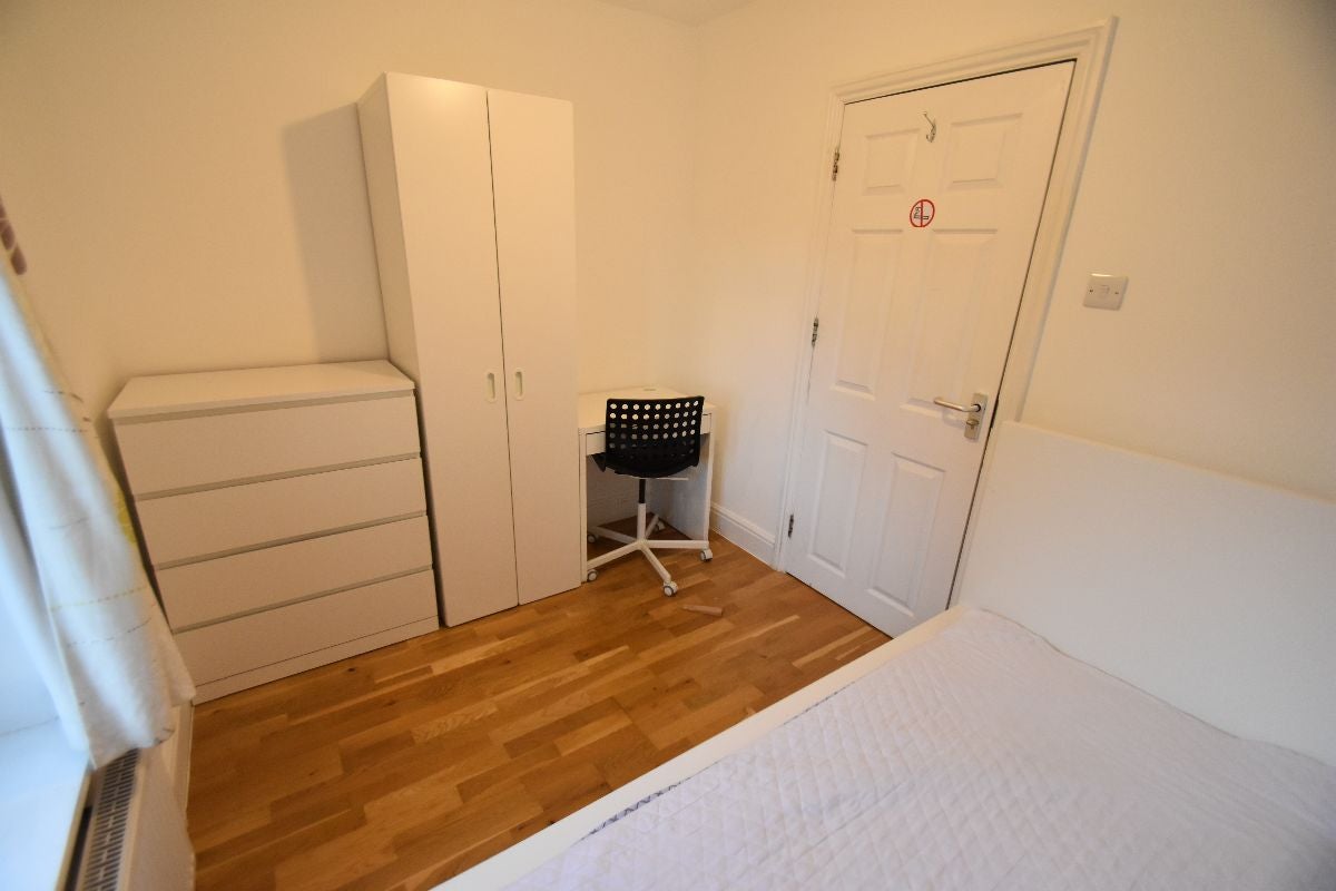 Room Nestle's Avenue in Greater London
