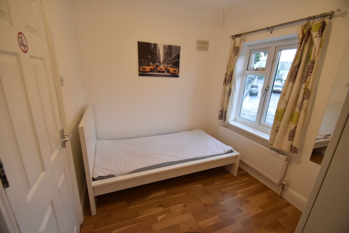 Room Nestle's Avenue in Greater London