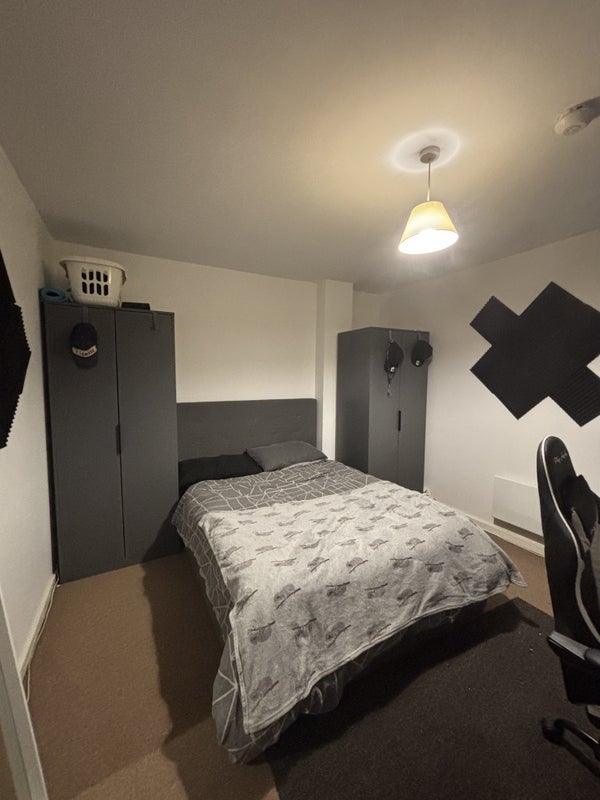 Room Foundry Lane in Leeds