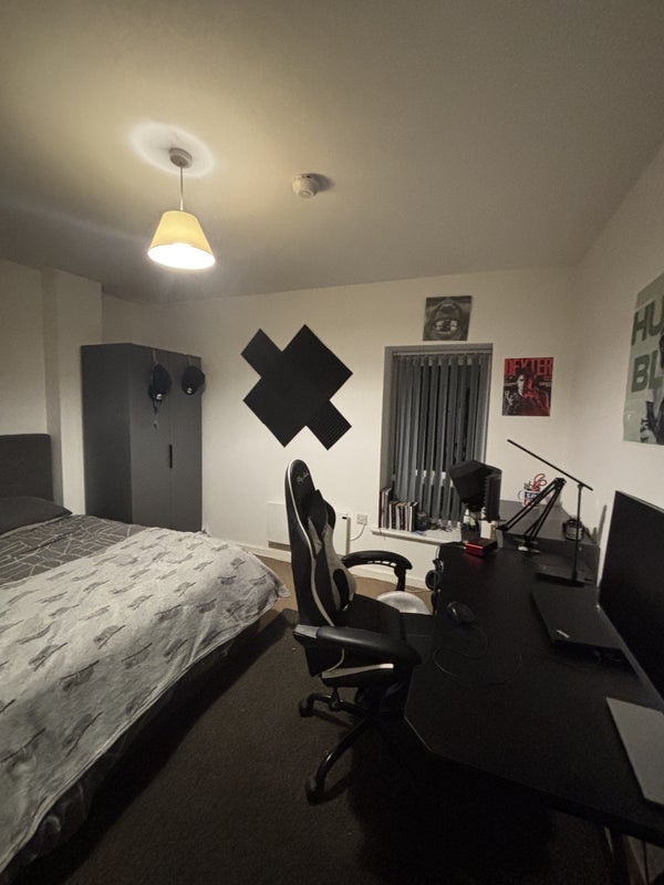 Room Foundry Lane in Leeds