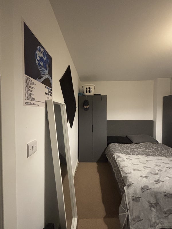Room Foundry Lane in Leeds