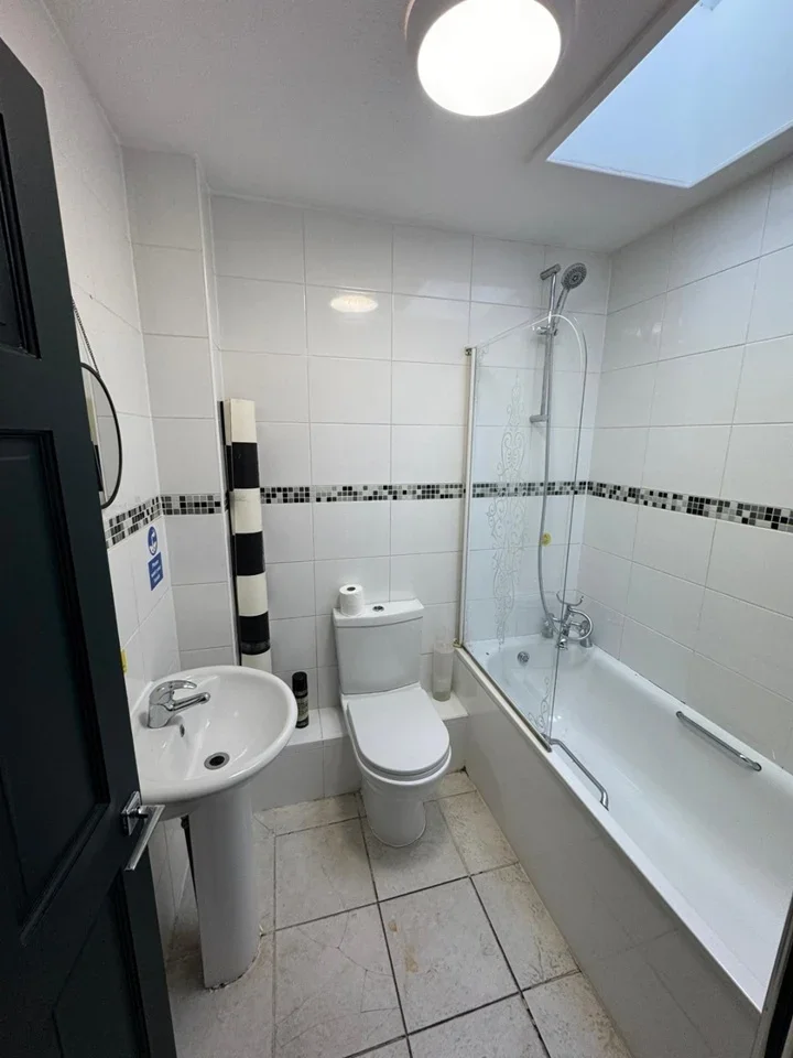 Room Ellesmere Avenue in Greater London