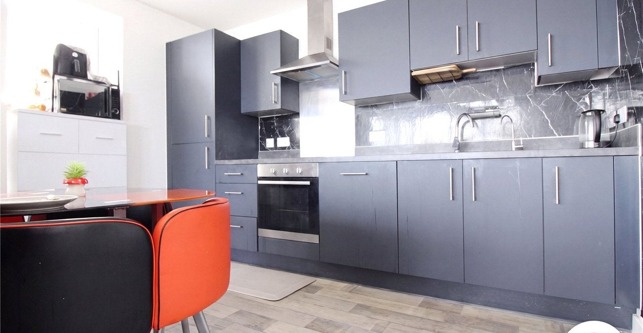 Flat Henley Approach in Gravesham