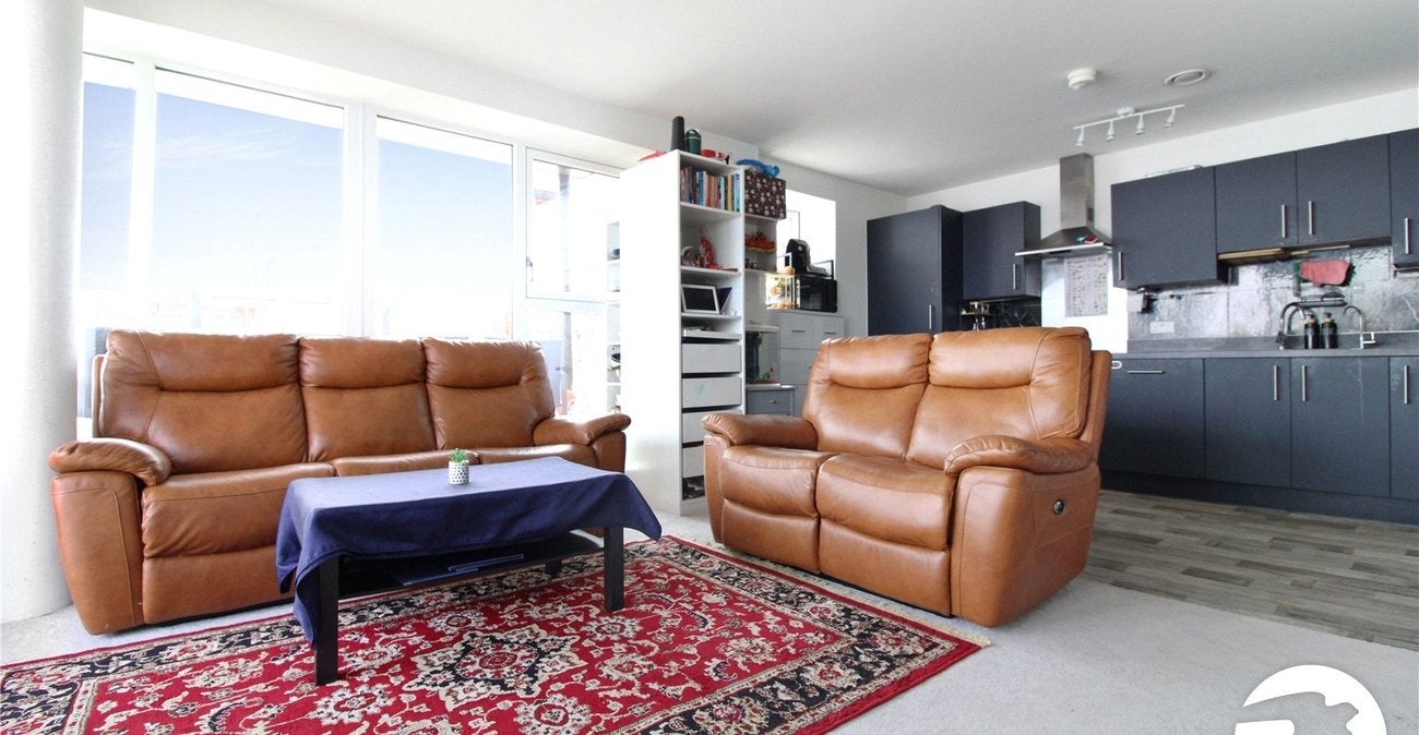 Flat Henley Approach in Gravesham