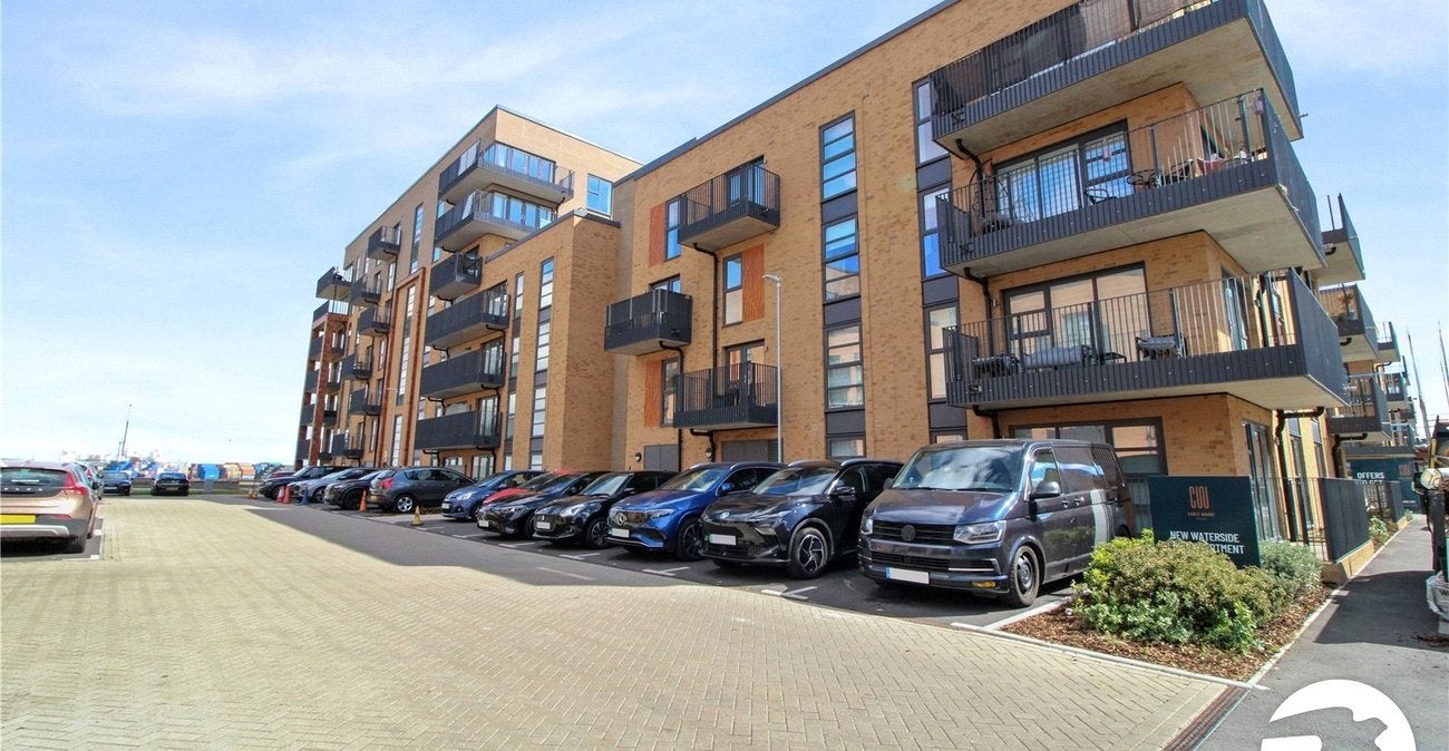 Flat Henley Approach in Gravesham