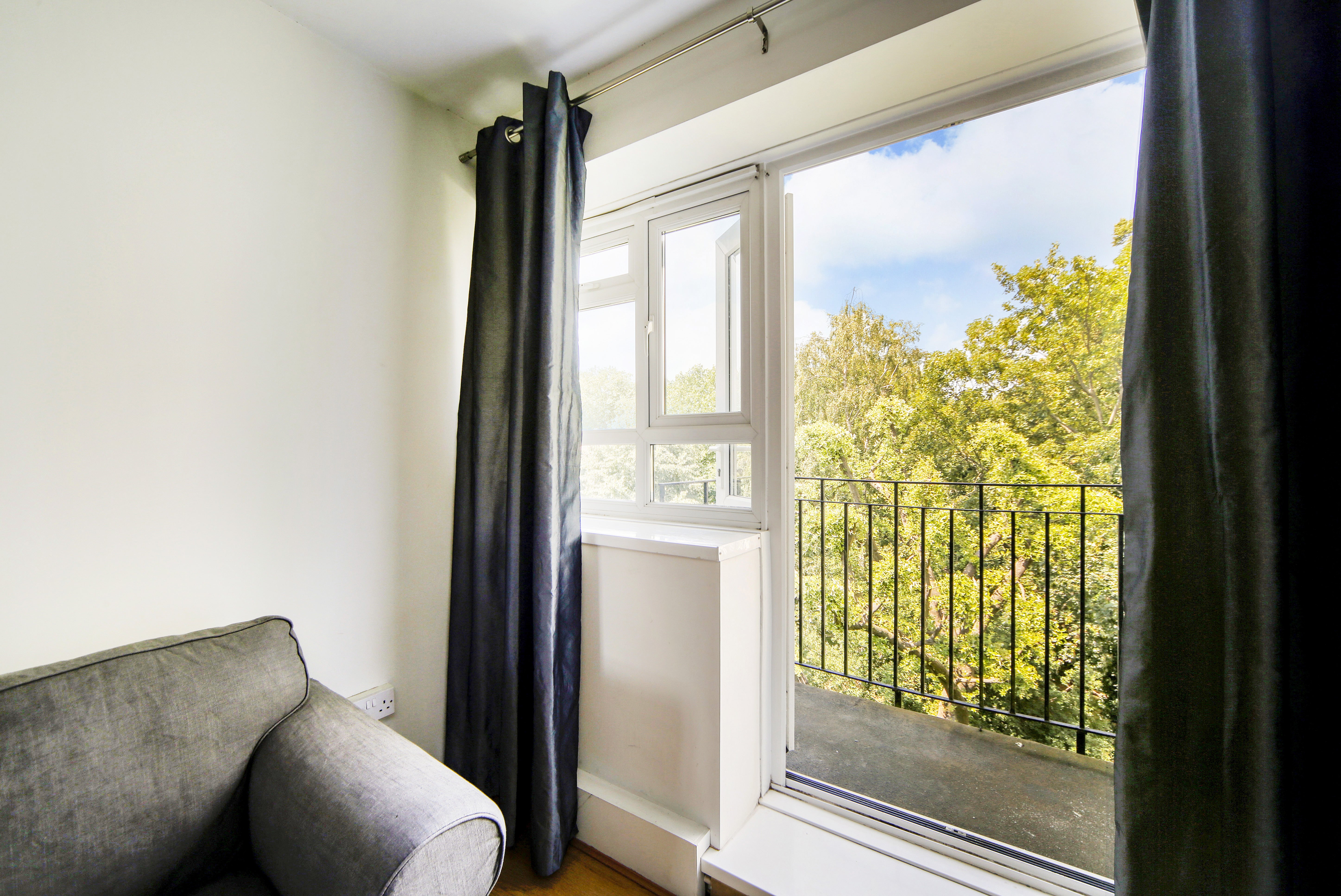 Flat Esher Gardens in Greater London
