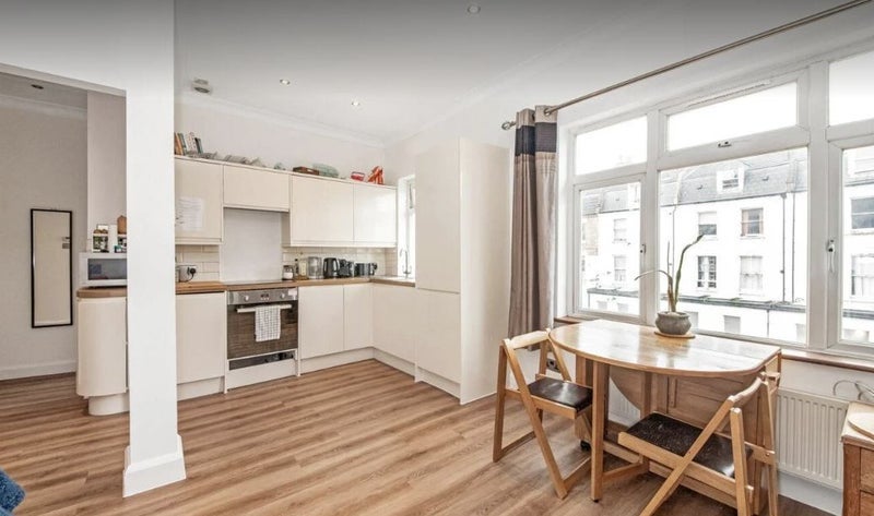 Flat Norwood Road in Greater London