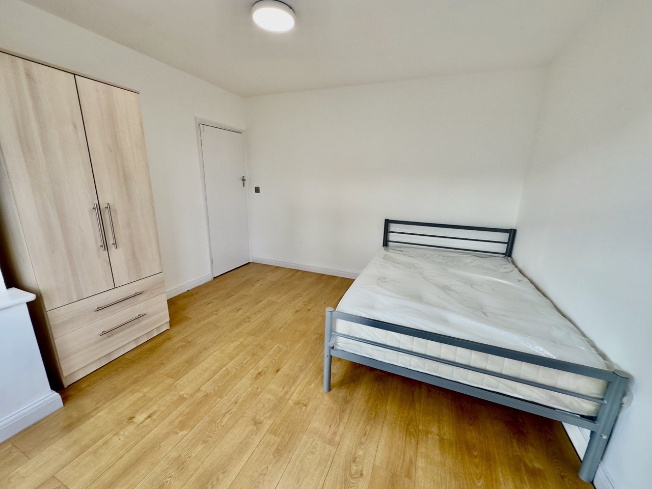 House Rydal Crescent in Greater London