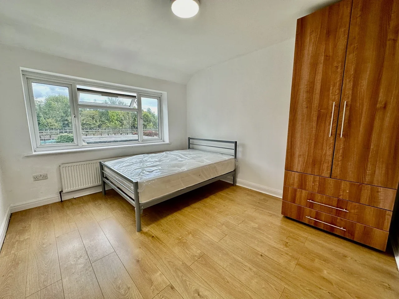 House Rydal Crescent in Greater London