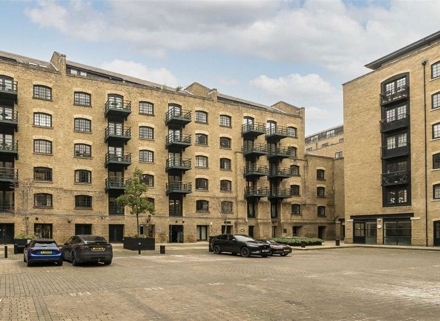 Flat Shad Thames in Greater London