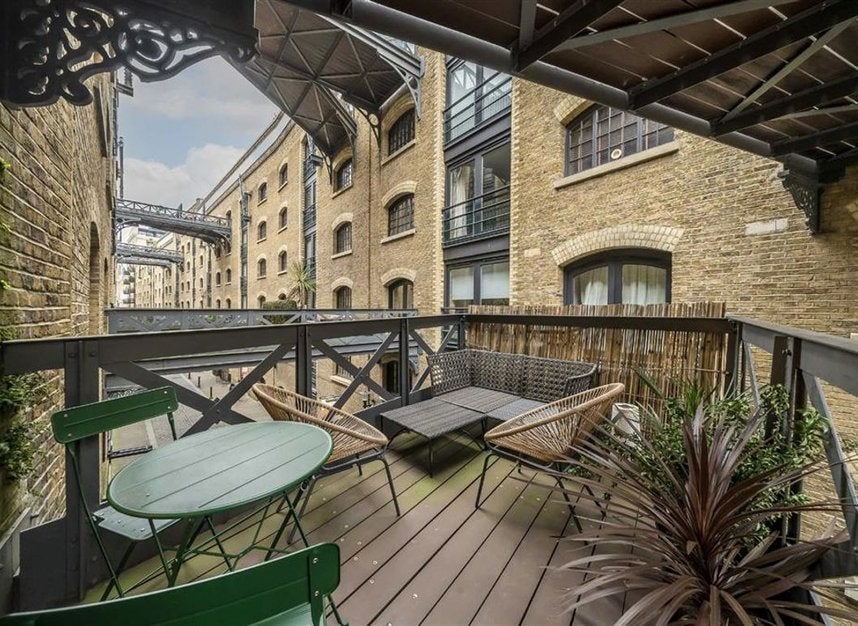Flat Shad Thames in Greater London