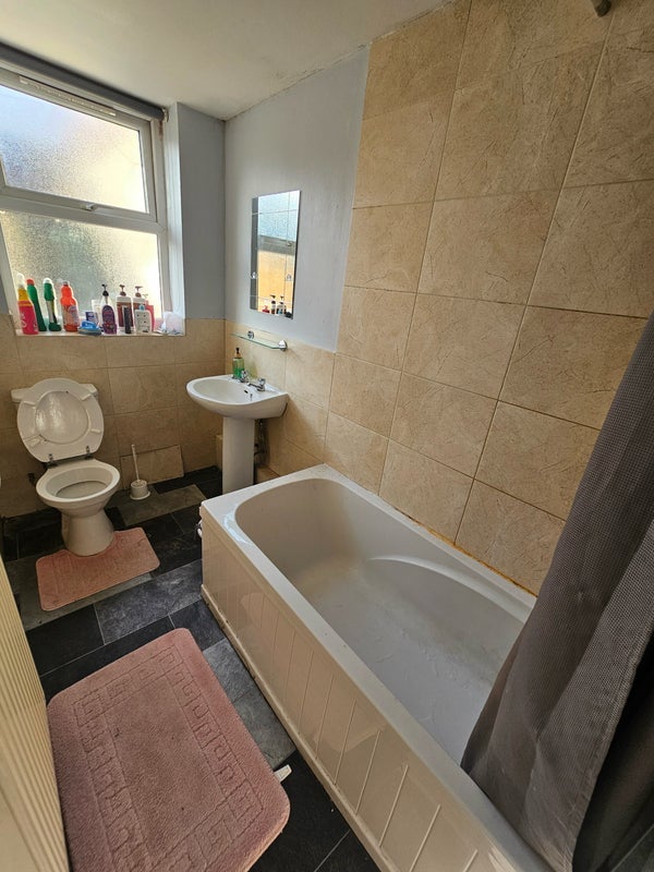 Room Westbourne Road in Sunderland