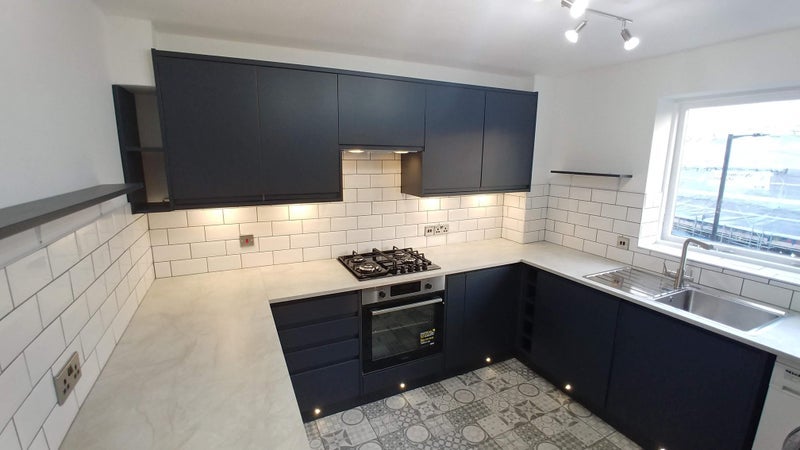 Flat Fox Lane in Greater London