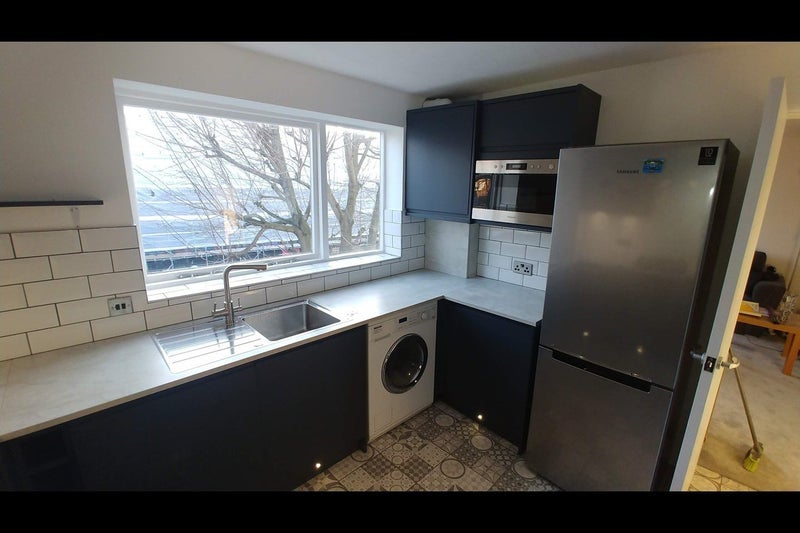 Flat Fox Lane in Greater London