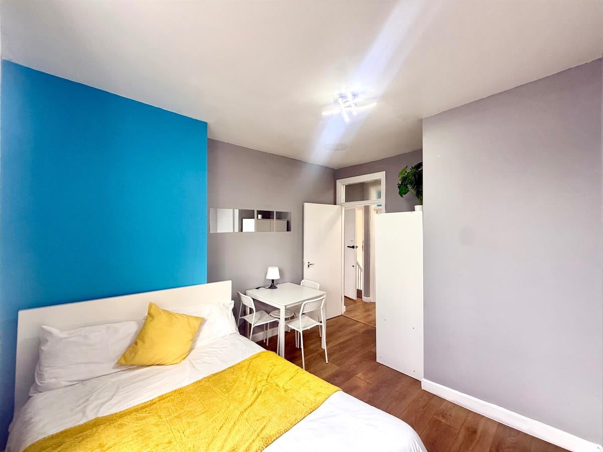 Flat Eversholt Street in Greater London