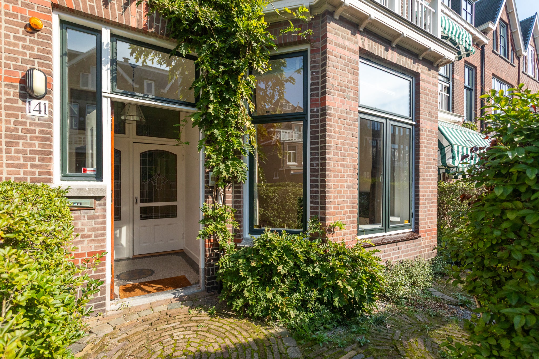 Tussenwoning te koop: Bentinckstraat 141, 'S-Gravenhage
