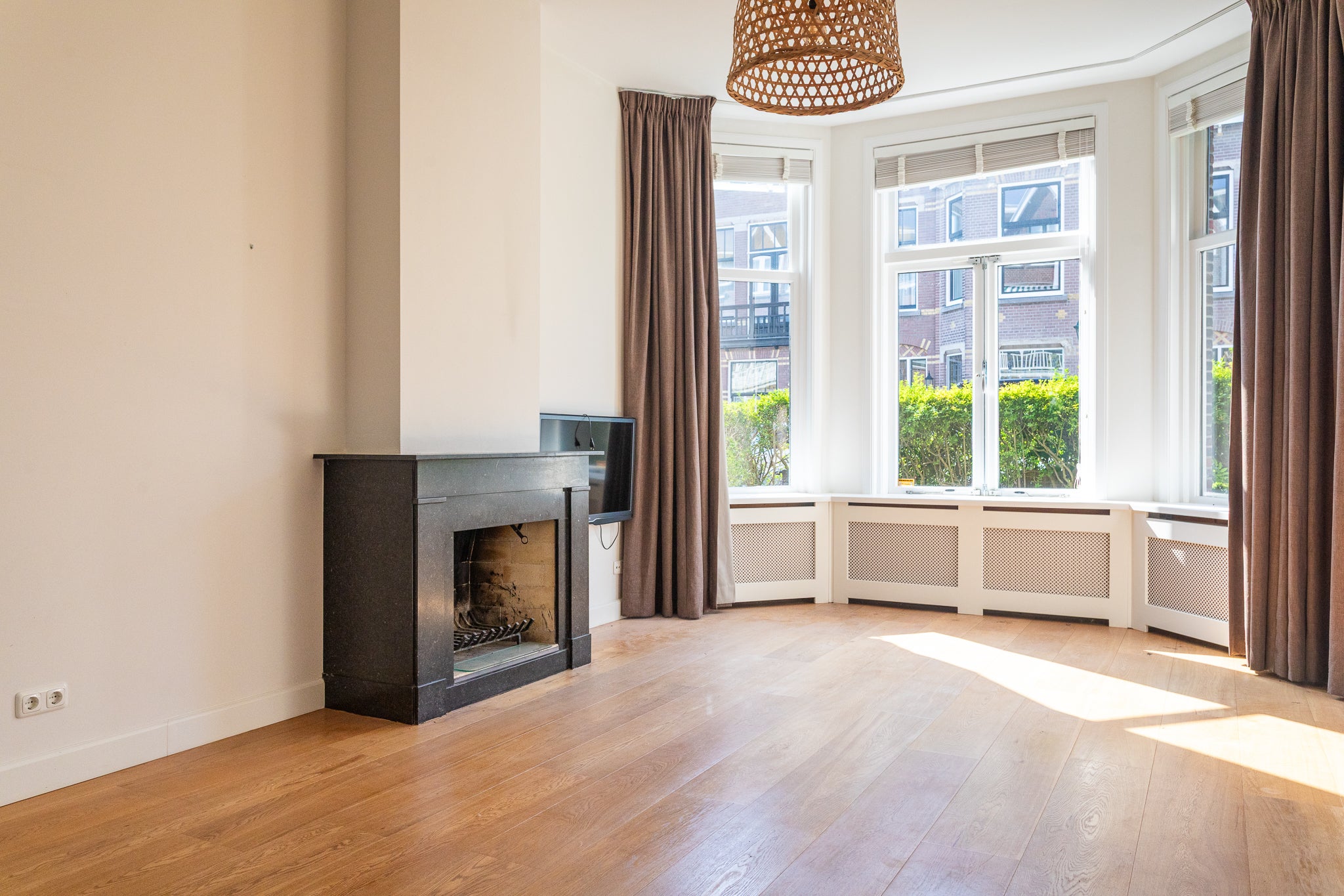 Tussenwoning te koop: Bentinckstraat 141, 'S-Gravenhage