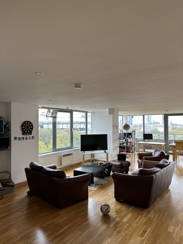 Room The Greenway in Greater London