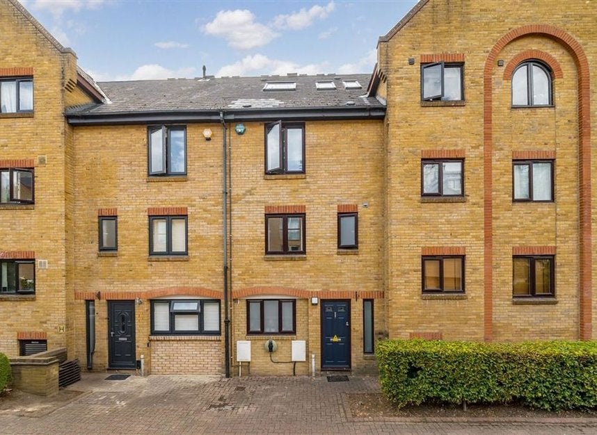 House Kennet Street in Greater London