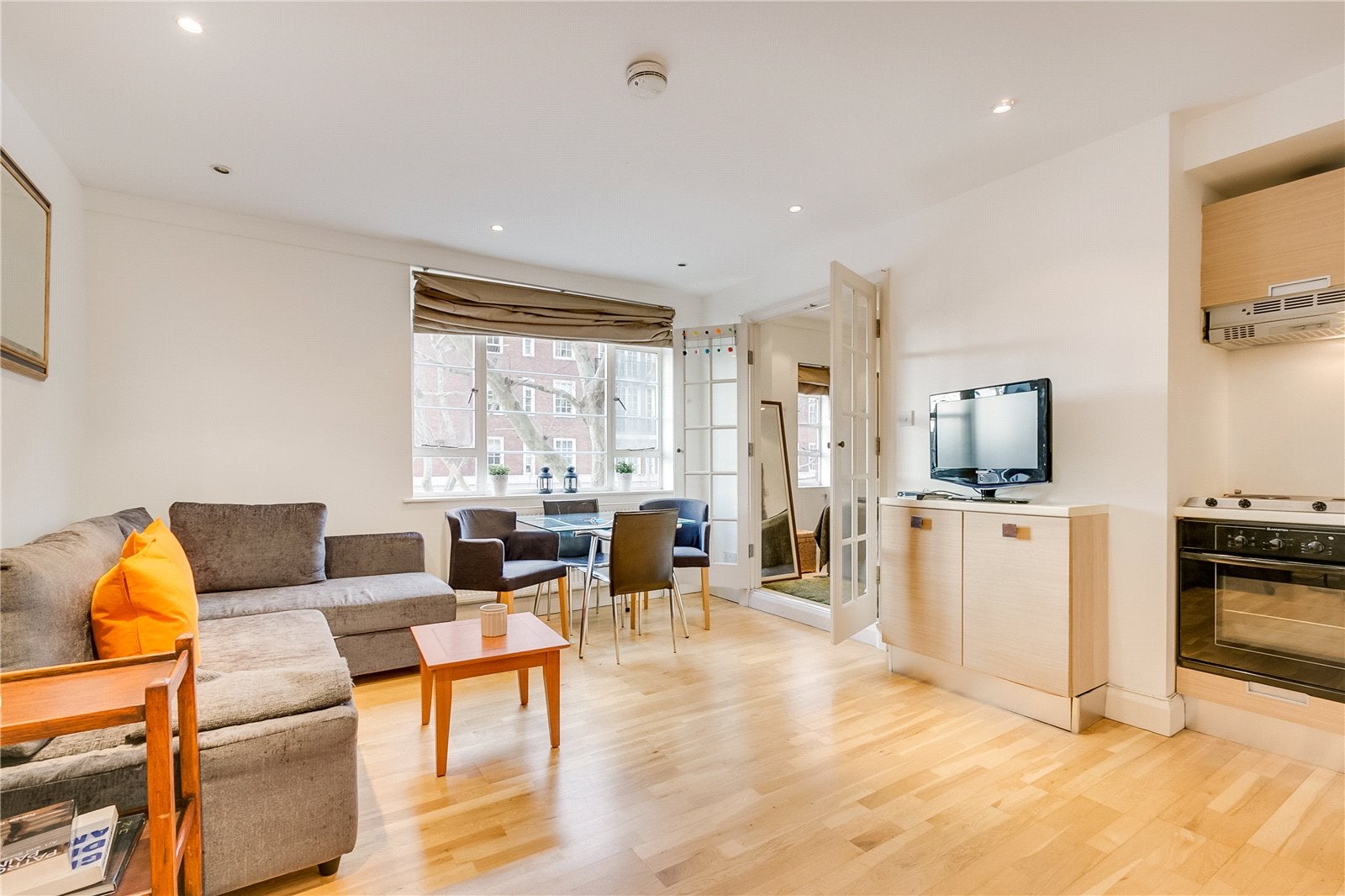 Flat Sloane Avenue in Greater London