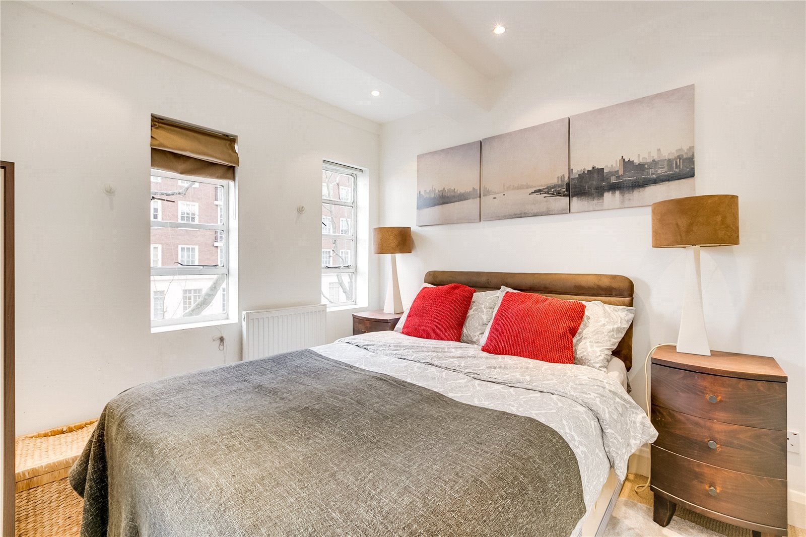 Flat Sloane Avenue in Greater London