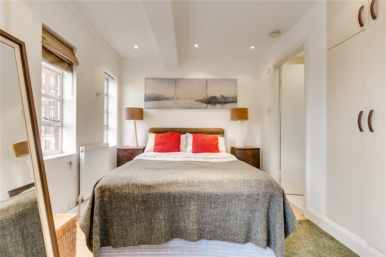 Flat Sloane Avenue in Greater London
