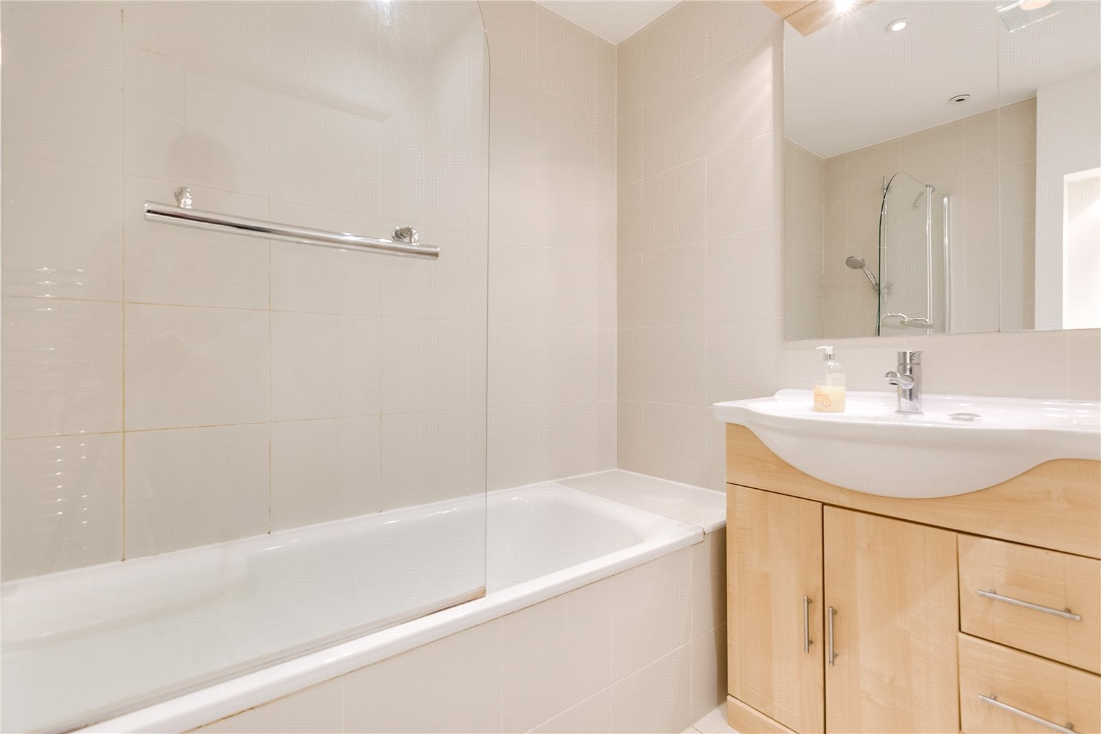 Flat Sloane Avenue in Greater London