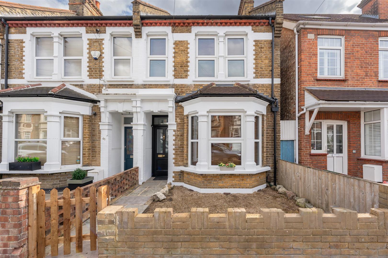 House Selwyn Avenue in Greater London