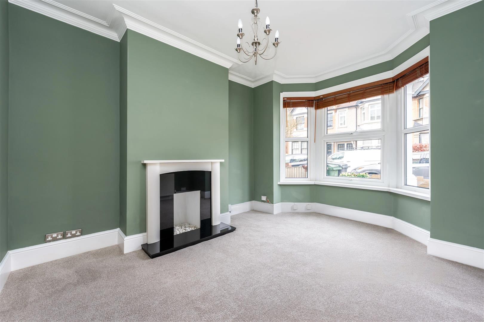House Selwyn Avenue in Greater London