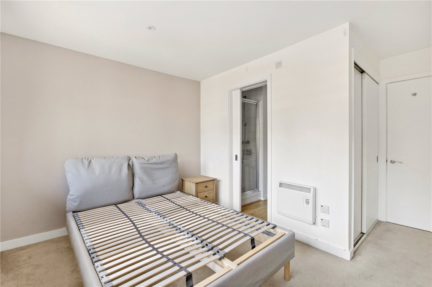 Flat Kingsland Road in Greater London