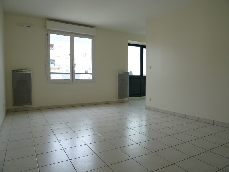 Flat Place Gaspard de Coligny in Orléans