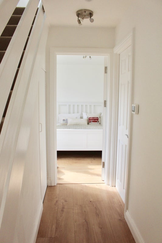 Room Flamsteed Heights in Crawley