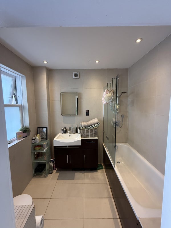 Room Walterton Road in City of Westminster