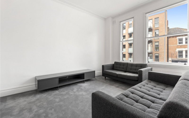 Flat Balham Hill in Greater London