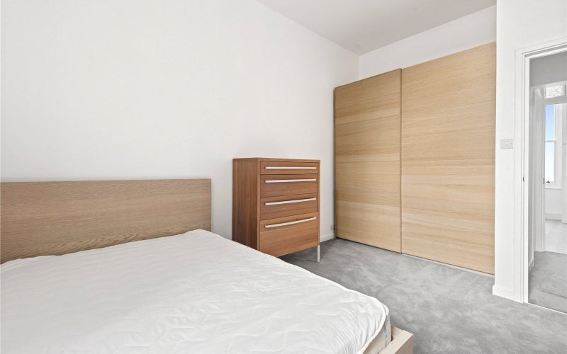 Flat Balham Hill in Greater London