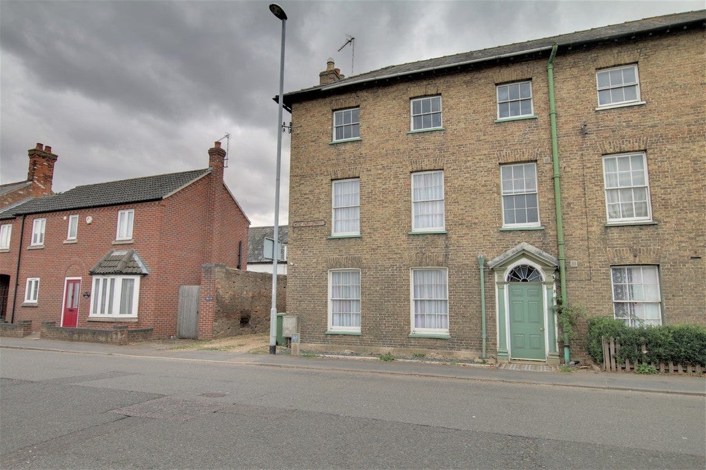 House Eden Crescent in Fenland District