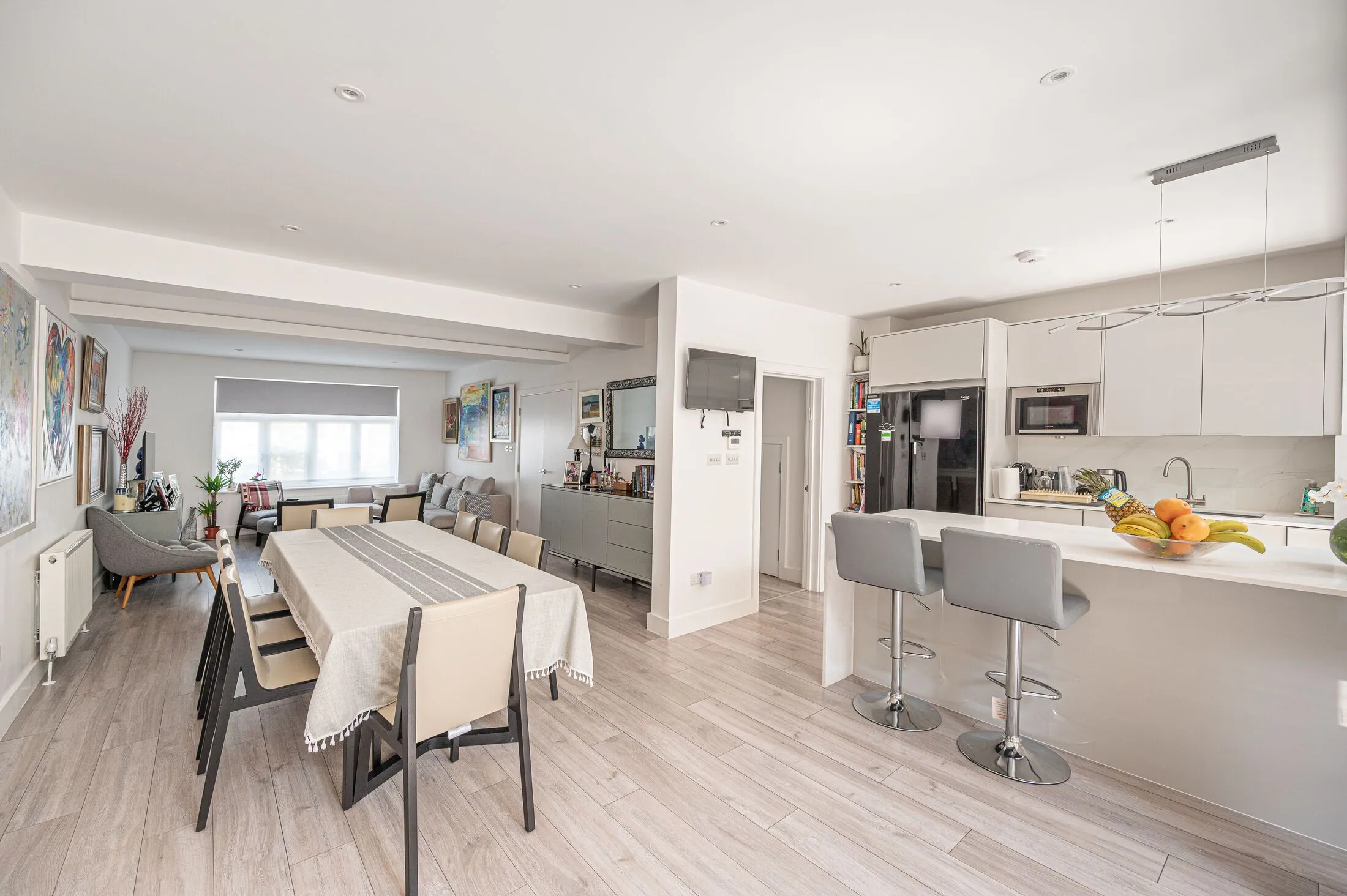 House Dingwall Gardens in Greater London