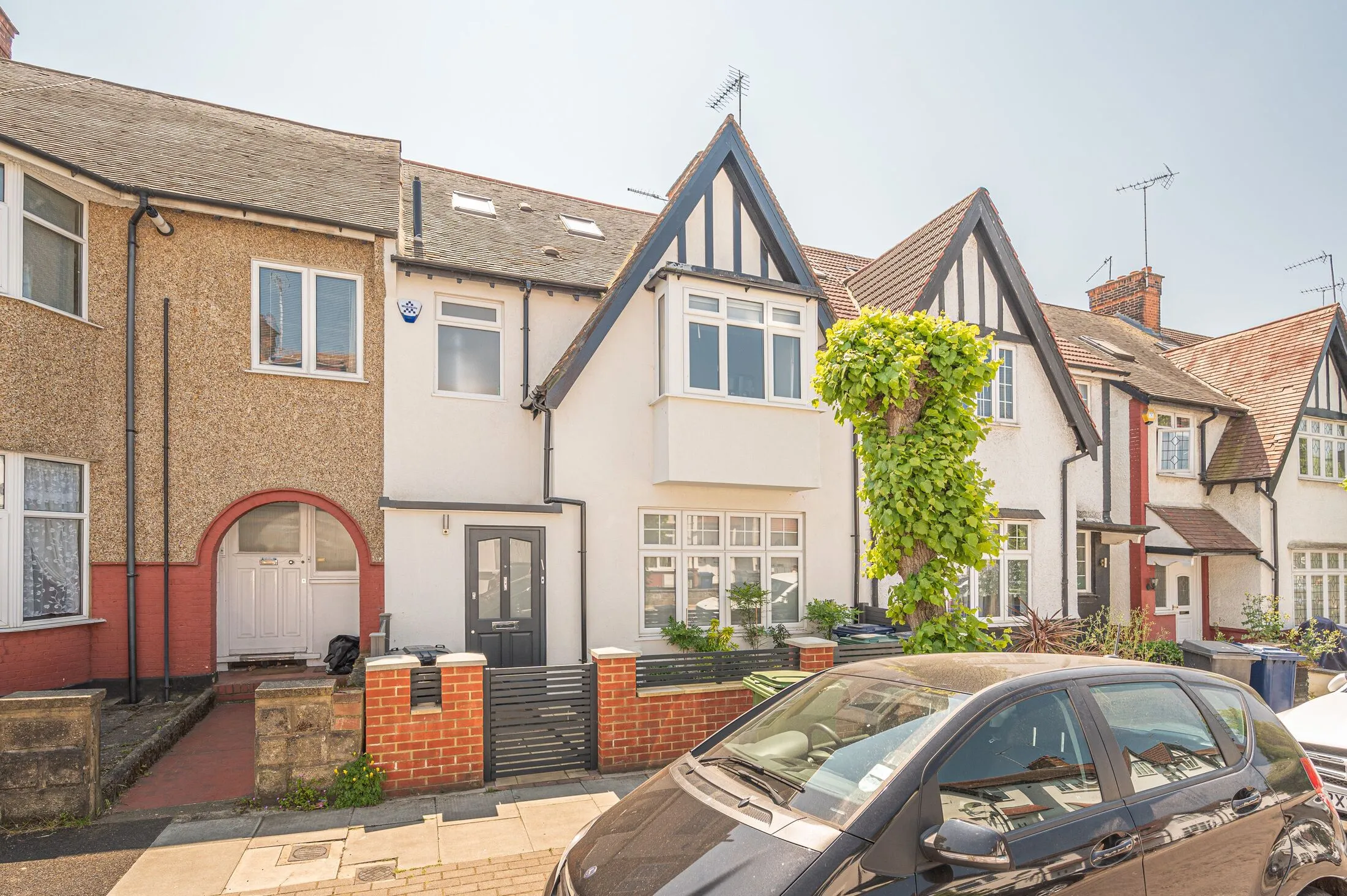 House Dingwall Gardens in Greater London