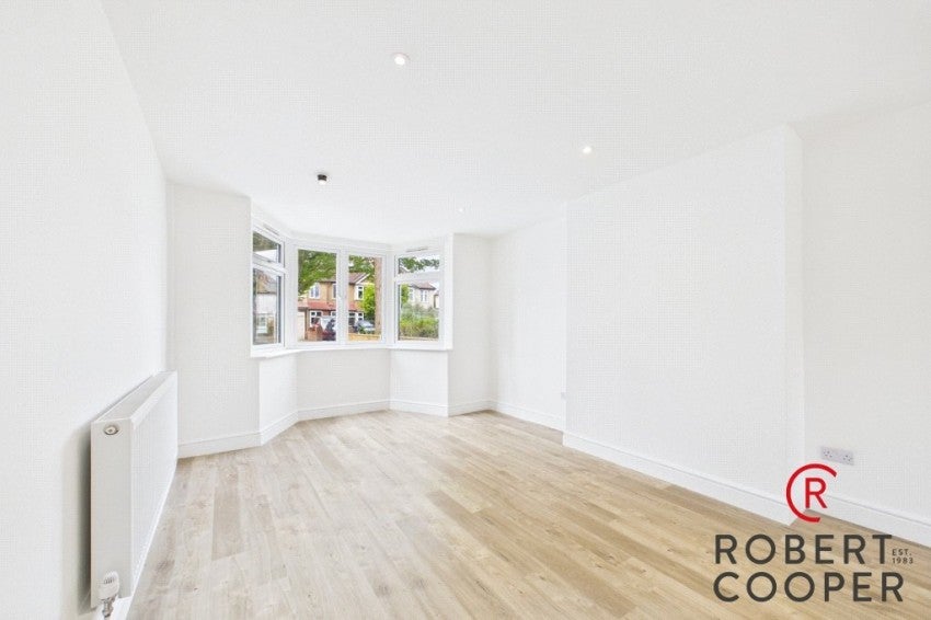 House The Fairway in Greater London
