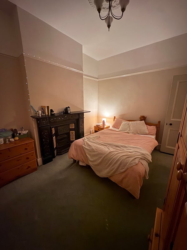 Room Honeybrook Road in Greater London