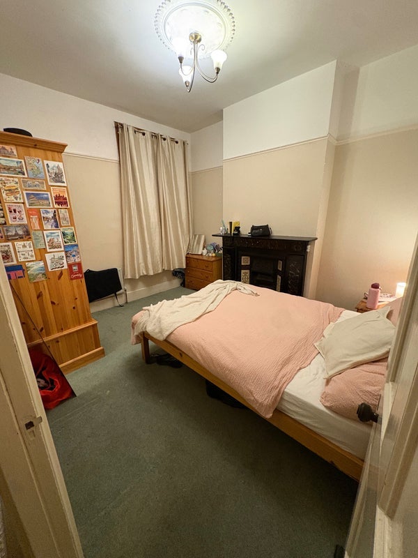 Room Honeybrook Road in Greater London