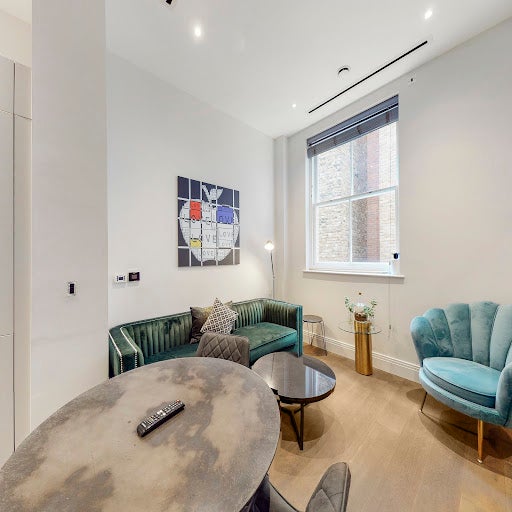 Flat Chancery Lane in City of London