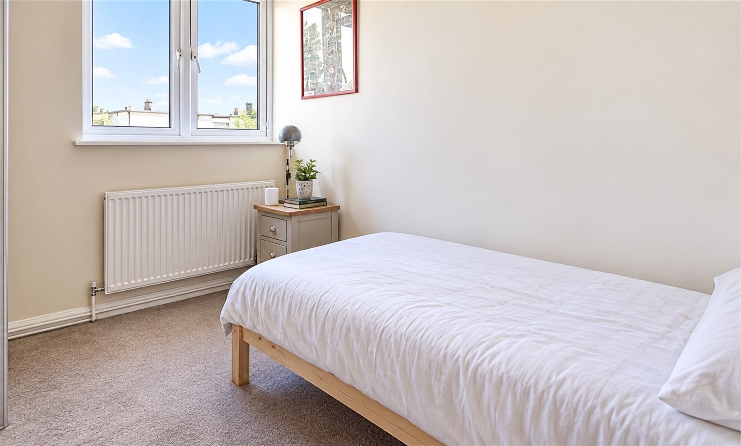 Flat Christchurch Avenue in Greater London