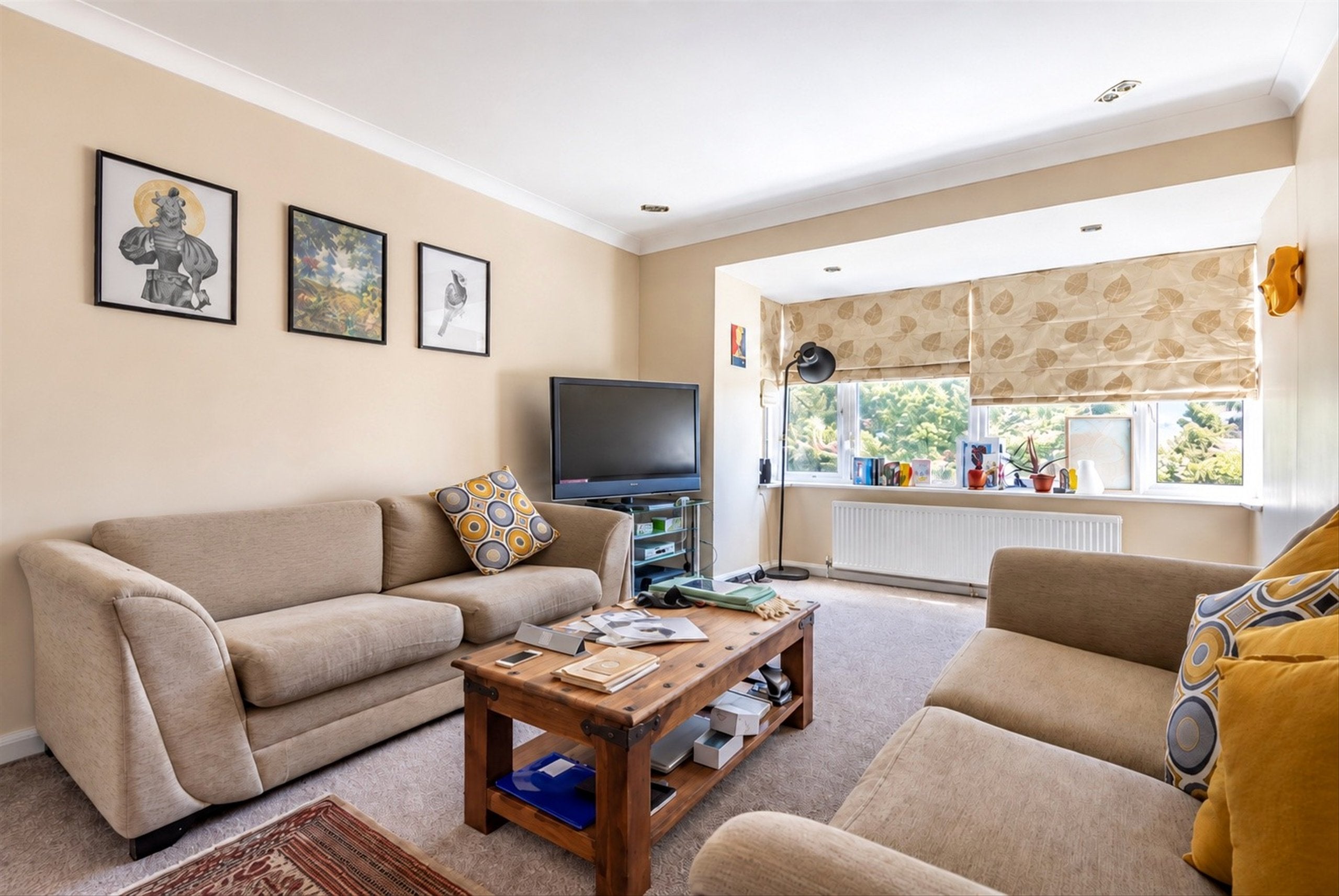 Flat Christchurch Avenue in Greater London