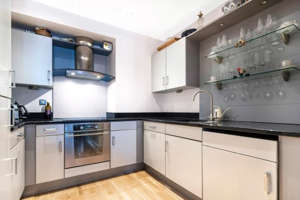 Flat Southgate Road in Greater London